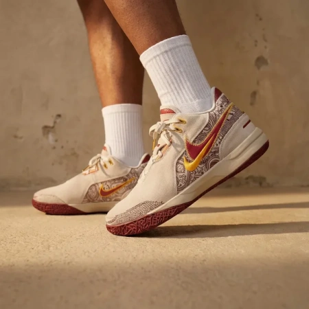 Nike LeBron NXXT Gen Противоскользящие Устойчивые к истиранию Низкие Баскетбольные кроссовки Унисекс Бежево-красные